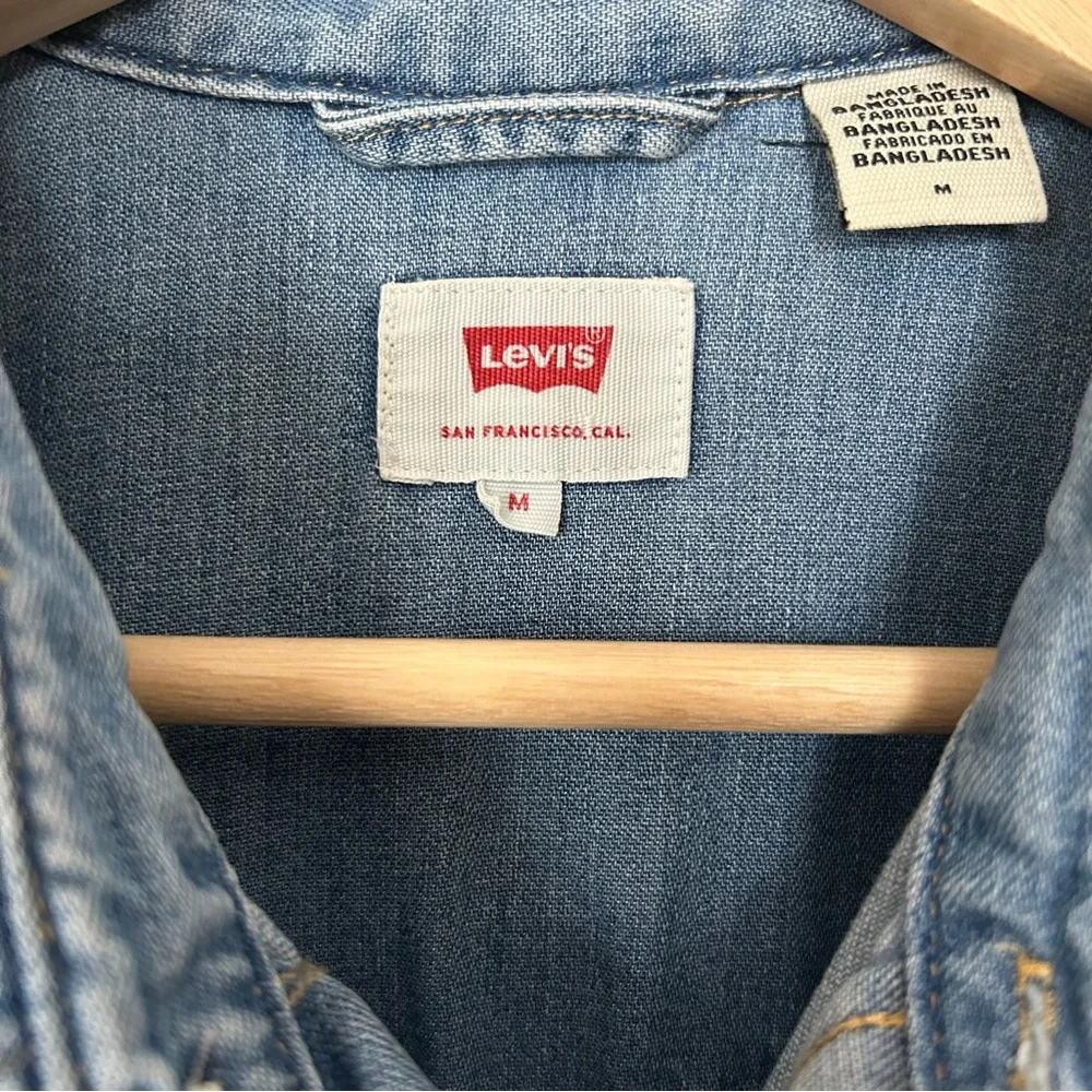 Levi’s Iconic Western Denim Shirt - Picture 9 of 10